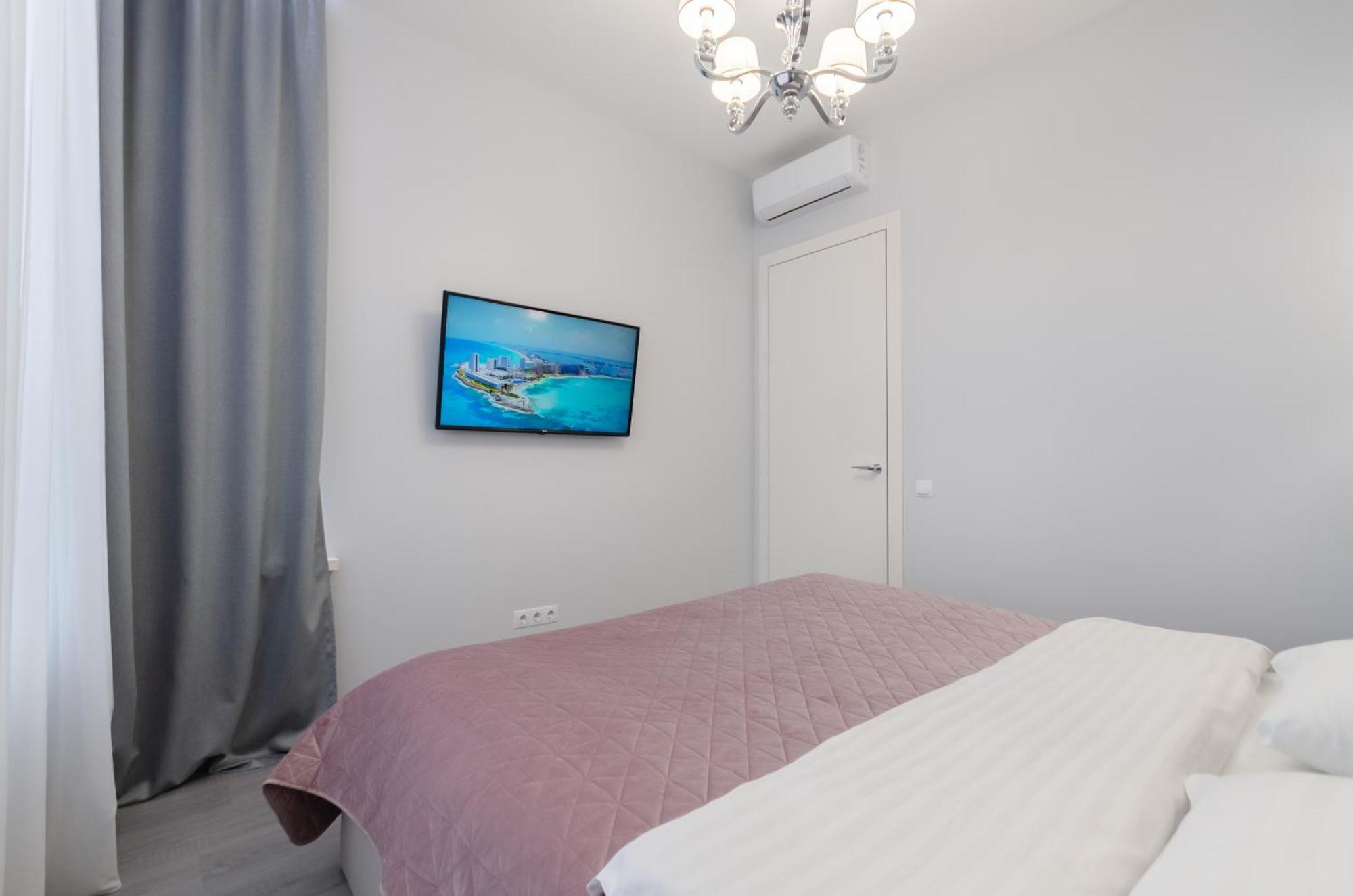 Petrovdom 408-467-471-277-377 In Central Park Cozy Apartments キエフ エクステリア 写真